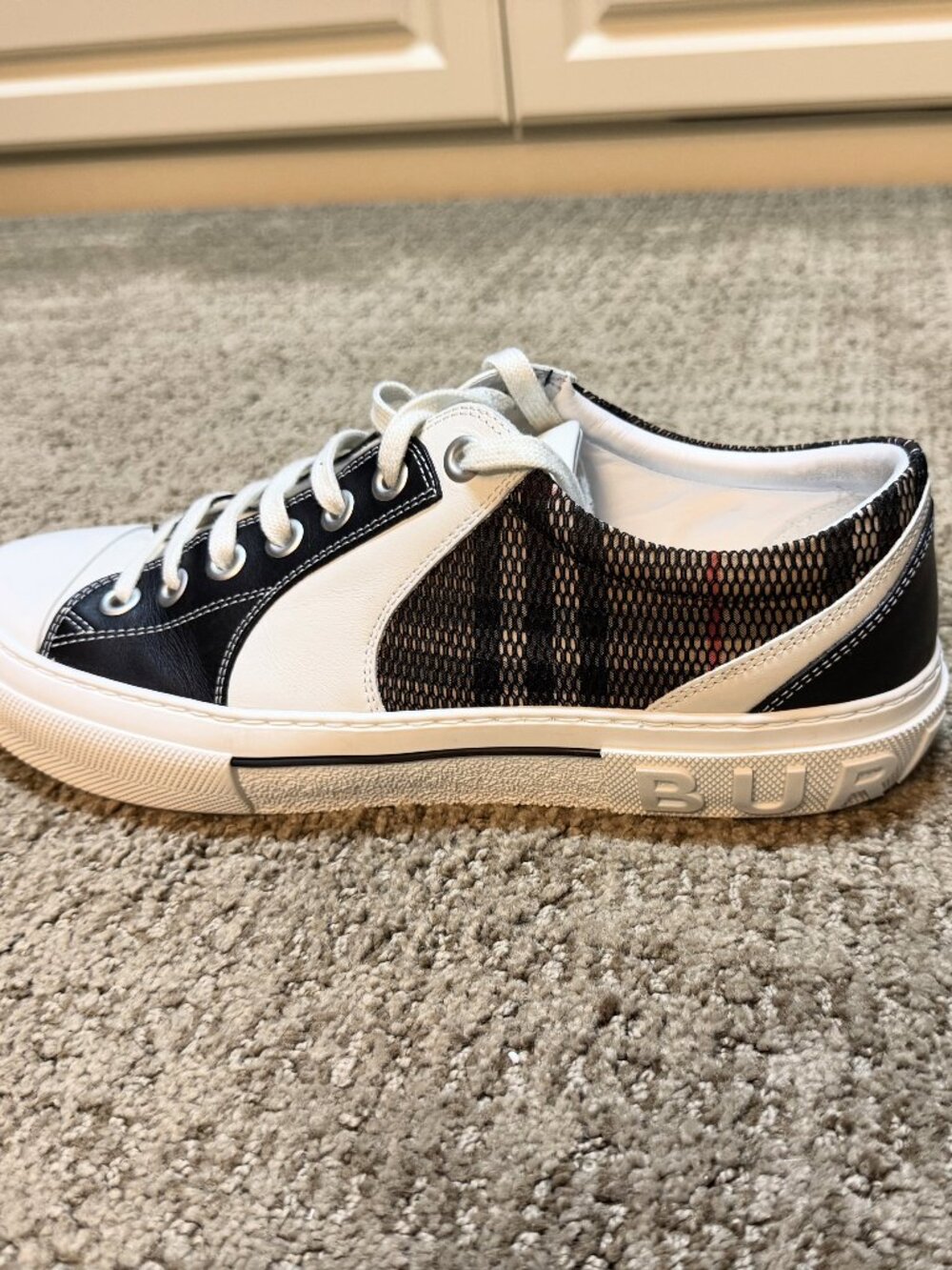Burberry Low Top Sneaker - Rubber Sole - Size 44 - Picture 4 of 15